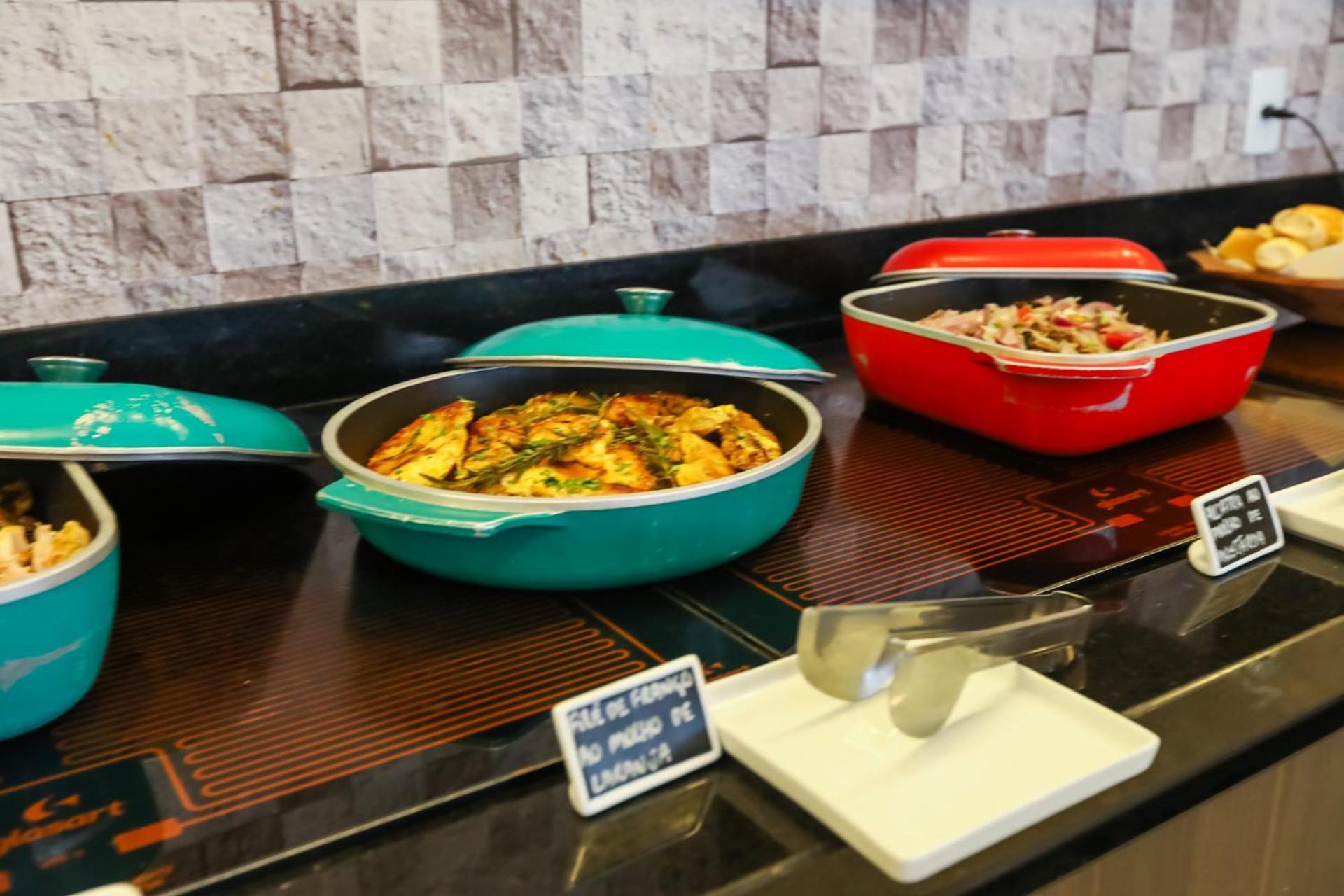 Tryp By Wyndham Ribeirao Preto Hotel Ngoại thất bức ảnh Indian food at a buffet