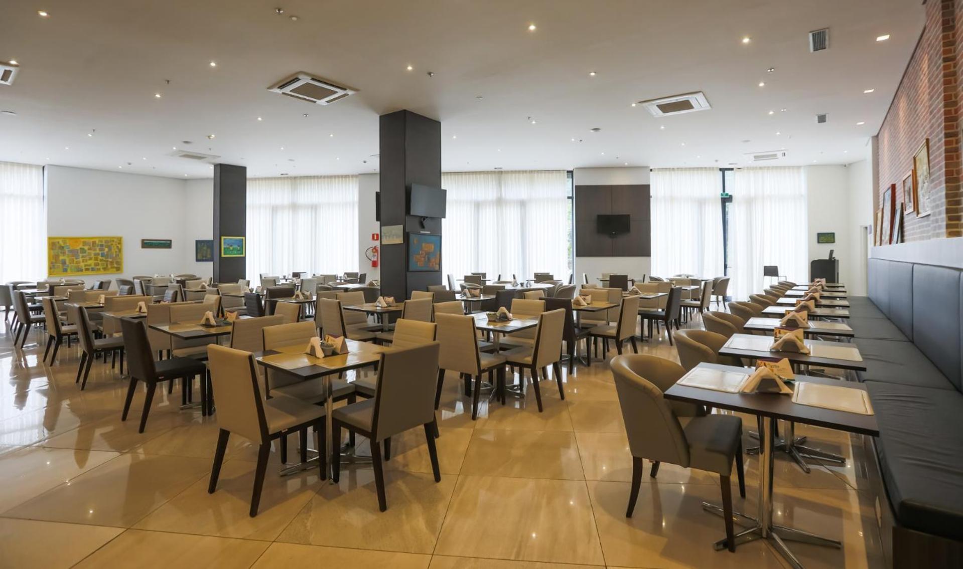 Tryp By Wyndham Ribeirao Preto Hotel Ngoại thất bức ảnh The dining room at the airport