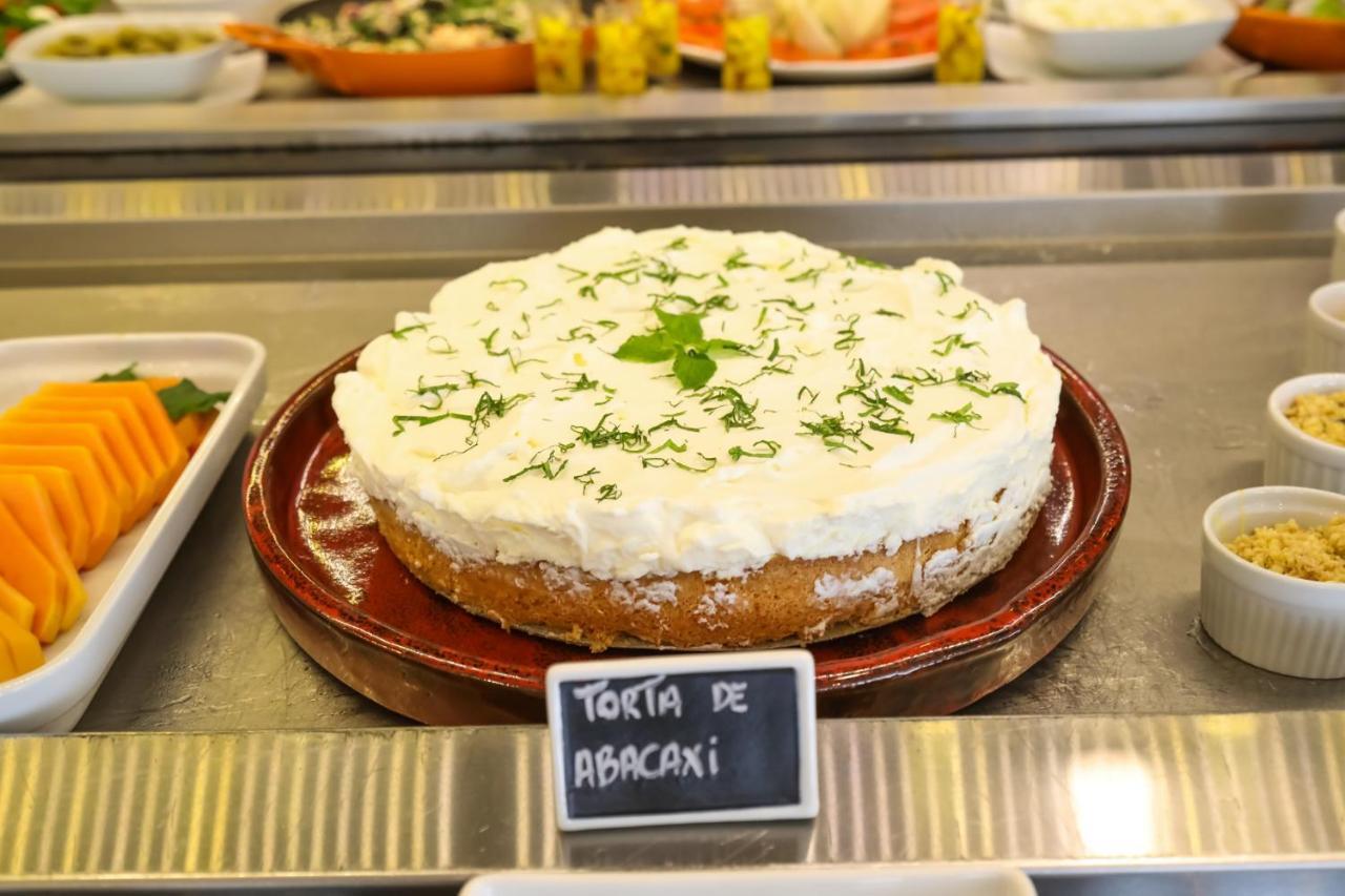 Tryp By Wyndham Ribeirao Preto Hotel Ngoại thất bức ảnh A cake made with abacaxi
